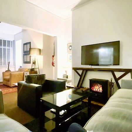 Urban Music Style Townhouse In Swansea City Center ภายนอก รูปภาพ