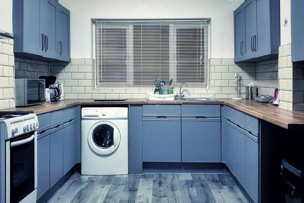 Urban Music Style Townhouse In Swansea City Center ภายนอก รูปภาพ